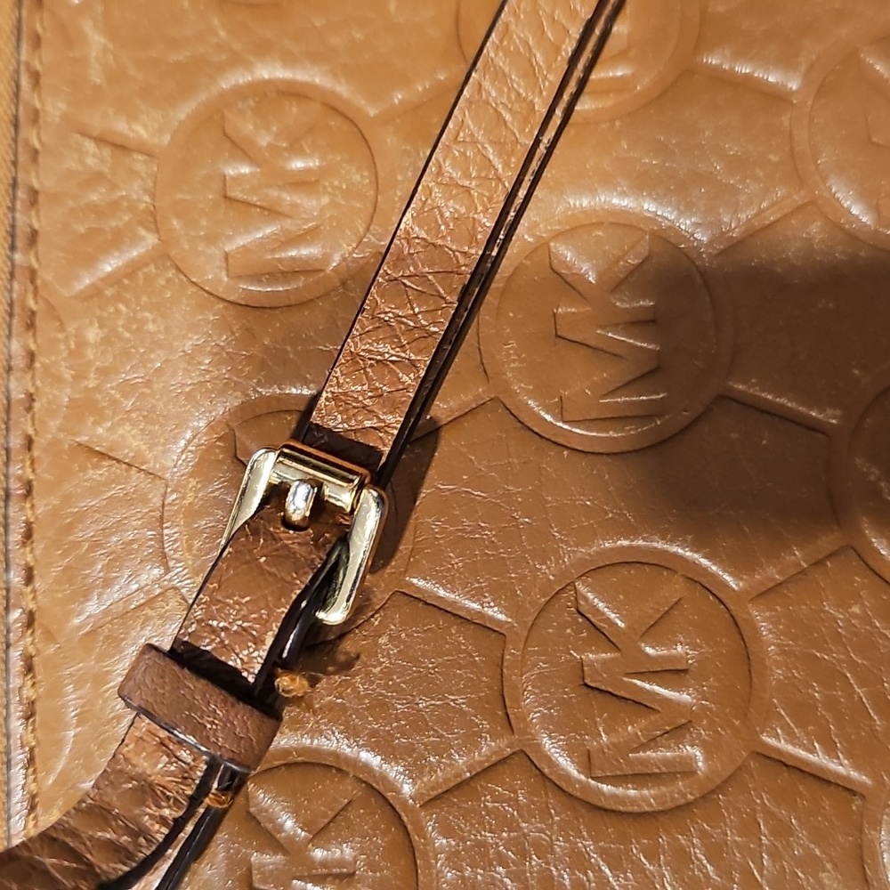 Michael Kors Leather Embossed Logo Wallet - Picture 15 of 15
